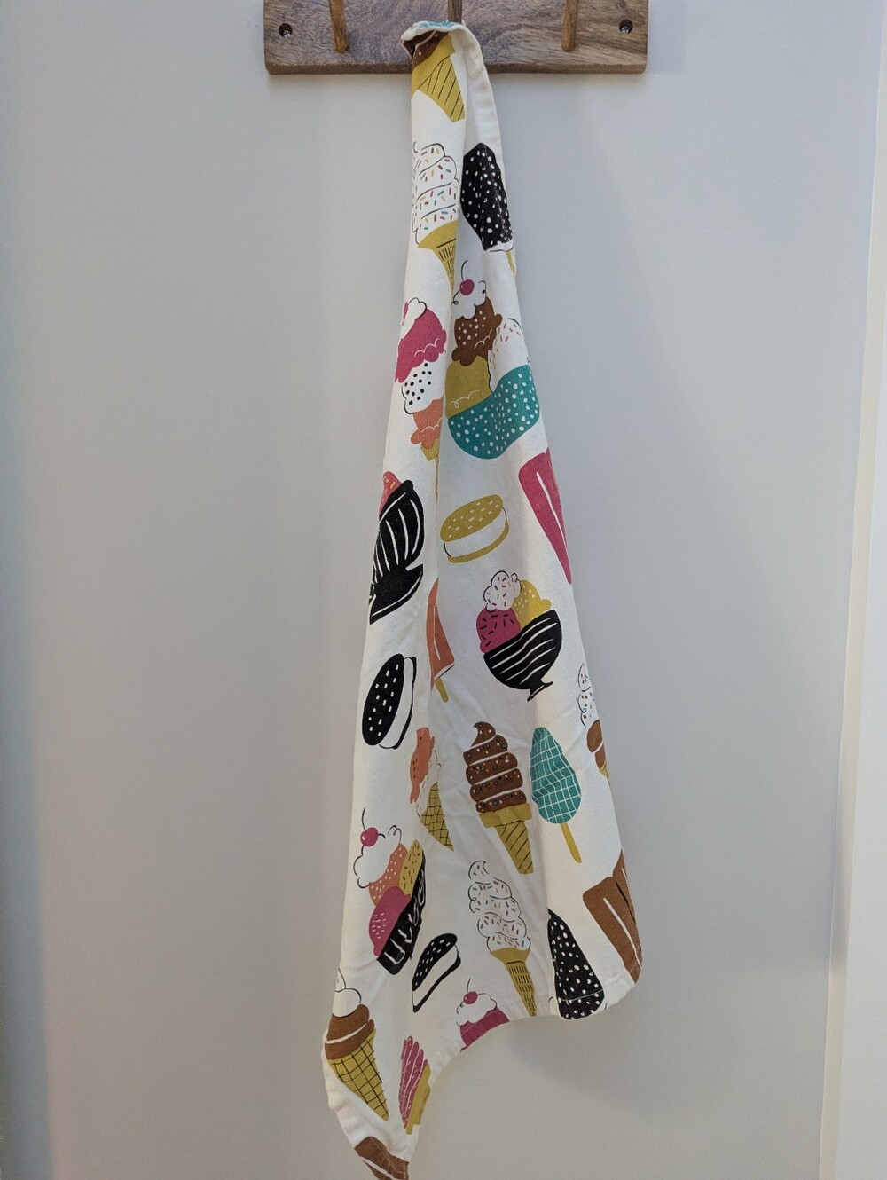 Crate & Barrel Colorful Dessert Print Cotton Flour Sack Kitchen Towel 20x30